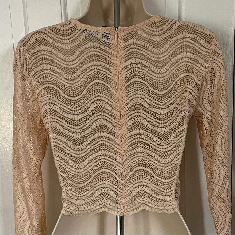 ZARA Peach Long Sleeve Round Neck Zip Back Scalloped Hem Crop Top size Medium